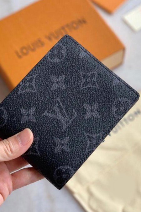 جزدان شبابي -  Louis Vuitton / شامل علبة الشركة 